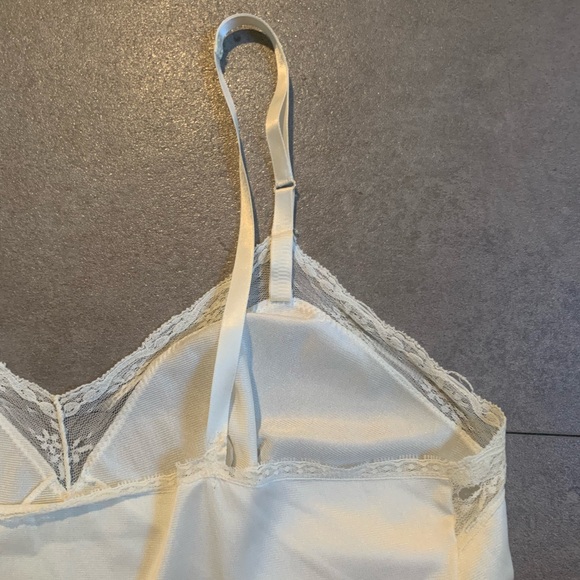 COPY - Bundle of 2 Vintage Lingerie Pieces- Top and Slip - Picture 14 of 14